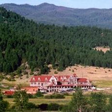 Load image into Gallery viewer, Unshakable Confidence Montana Women&#39;s Retreat - Wildlyful.Life 2022 - Boulder Hot Springs Resort
